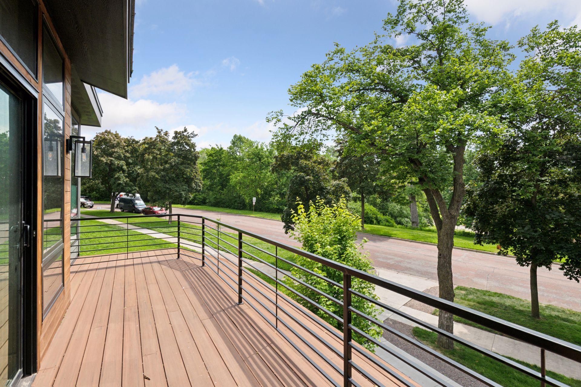 1726 Kenwood Parkway Unit: 100