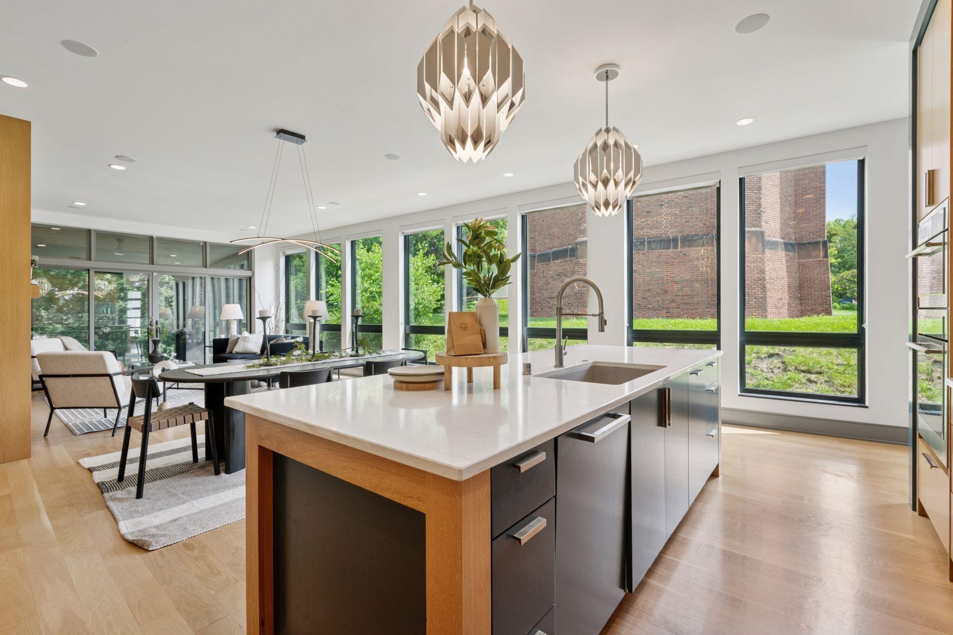 1726 Kenwood Parkway Unit: 100