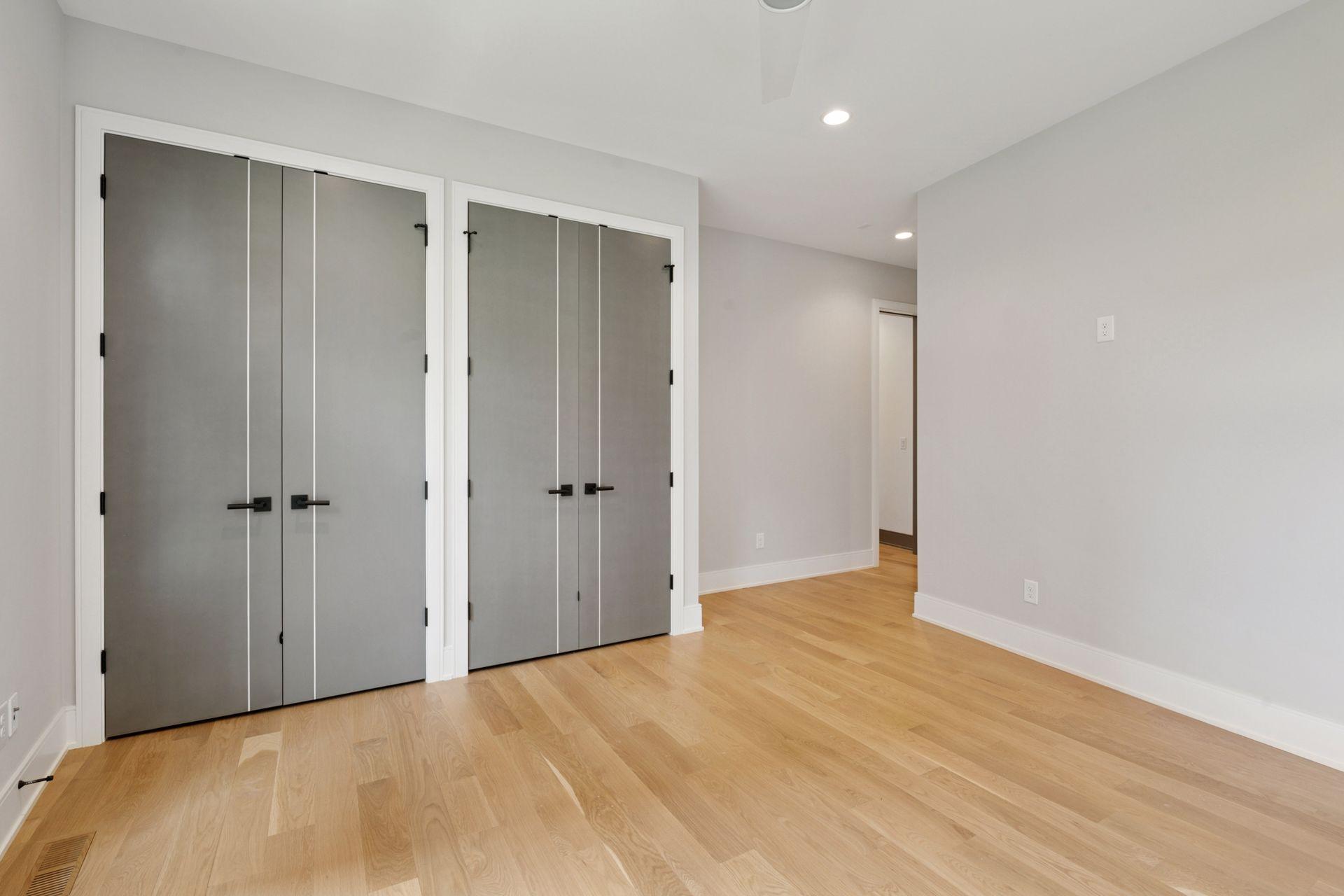 1726 Kenwood Parkway Unit: 100