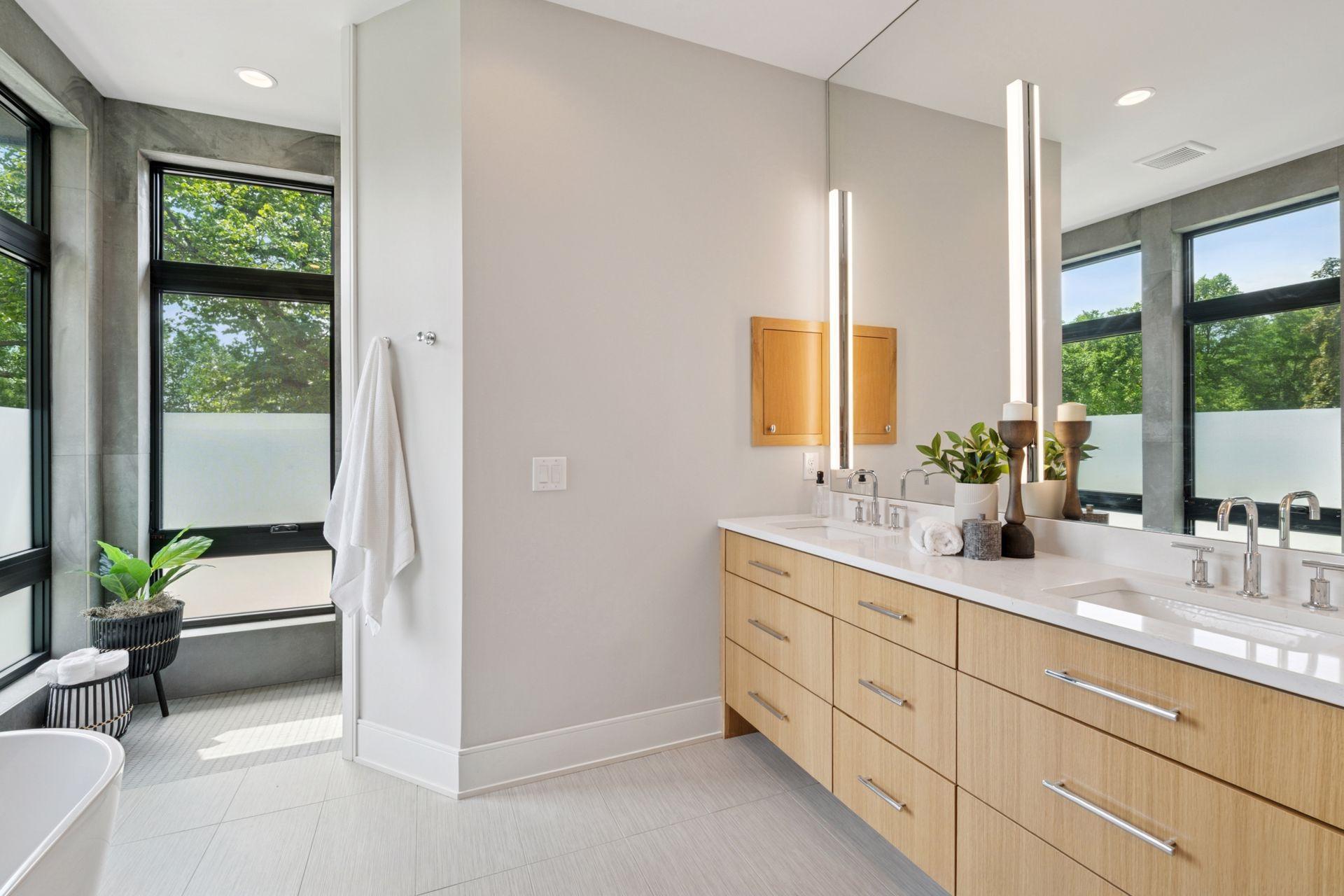 1726 Kenwood Parkway Unit: 100