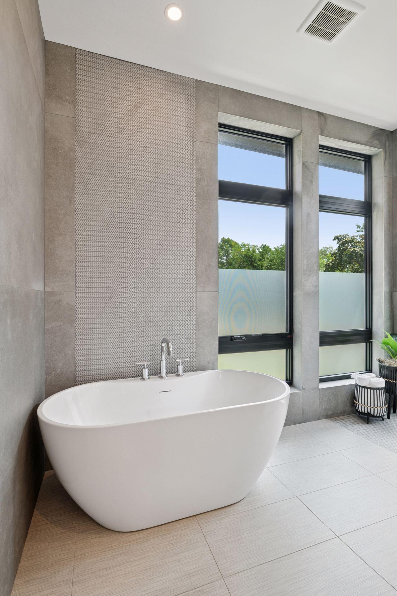 1726 Kenwood Parkway Unit: 100