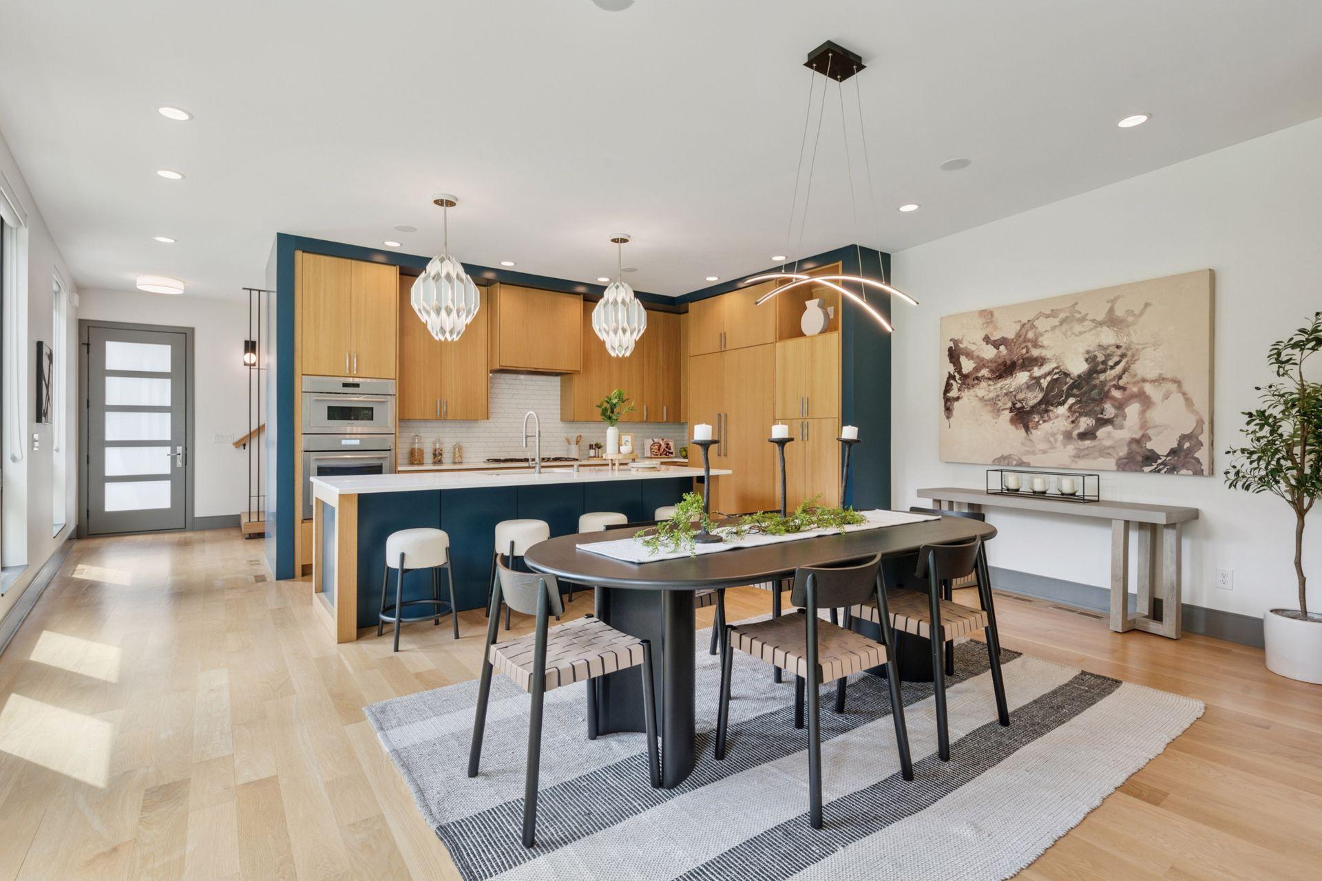 1726 Kenwood Parkway Unit: 100