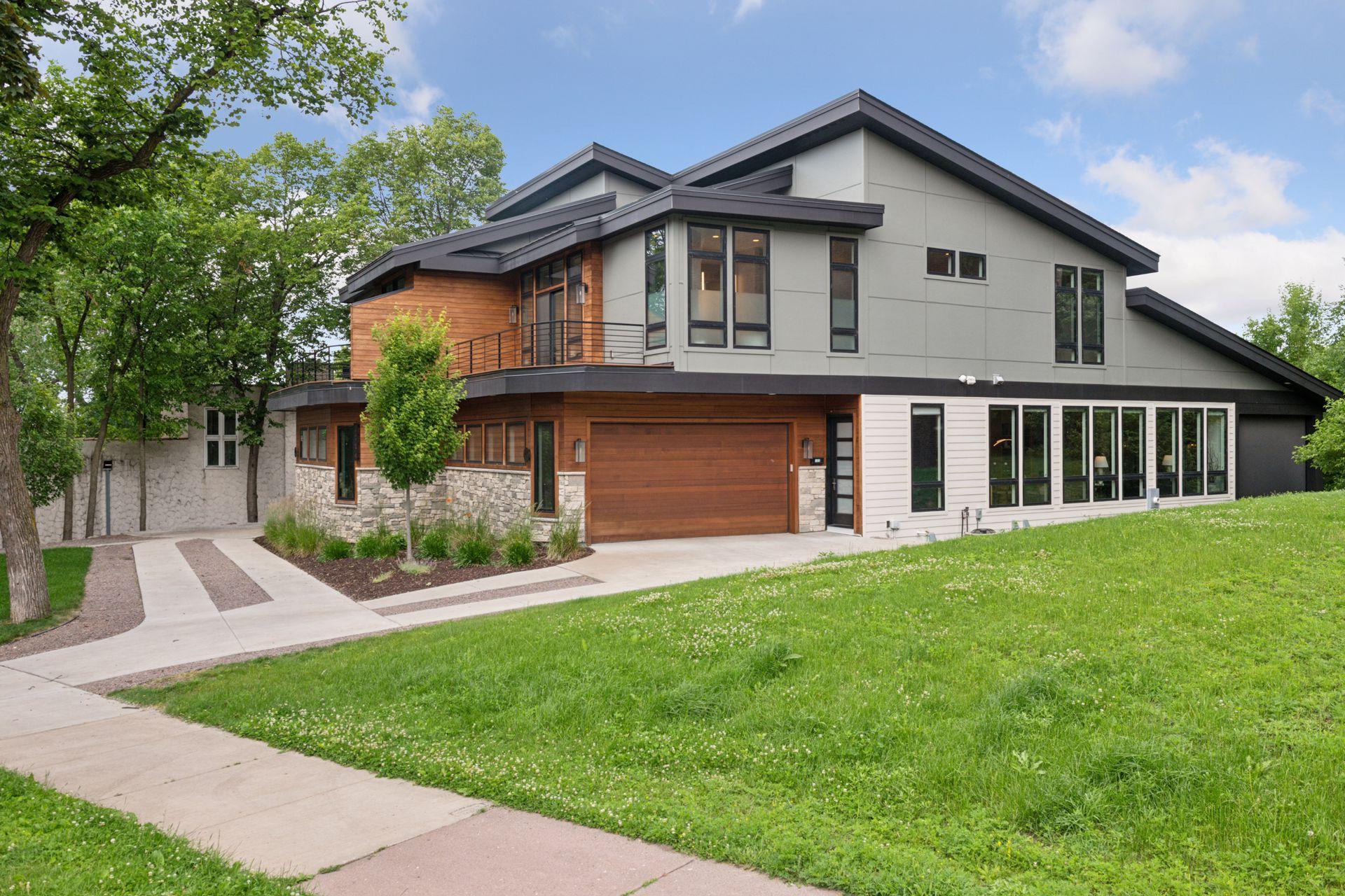 1726 Kenwood Parkway Unit: 100