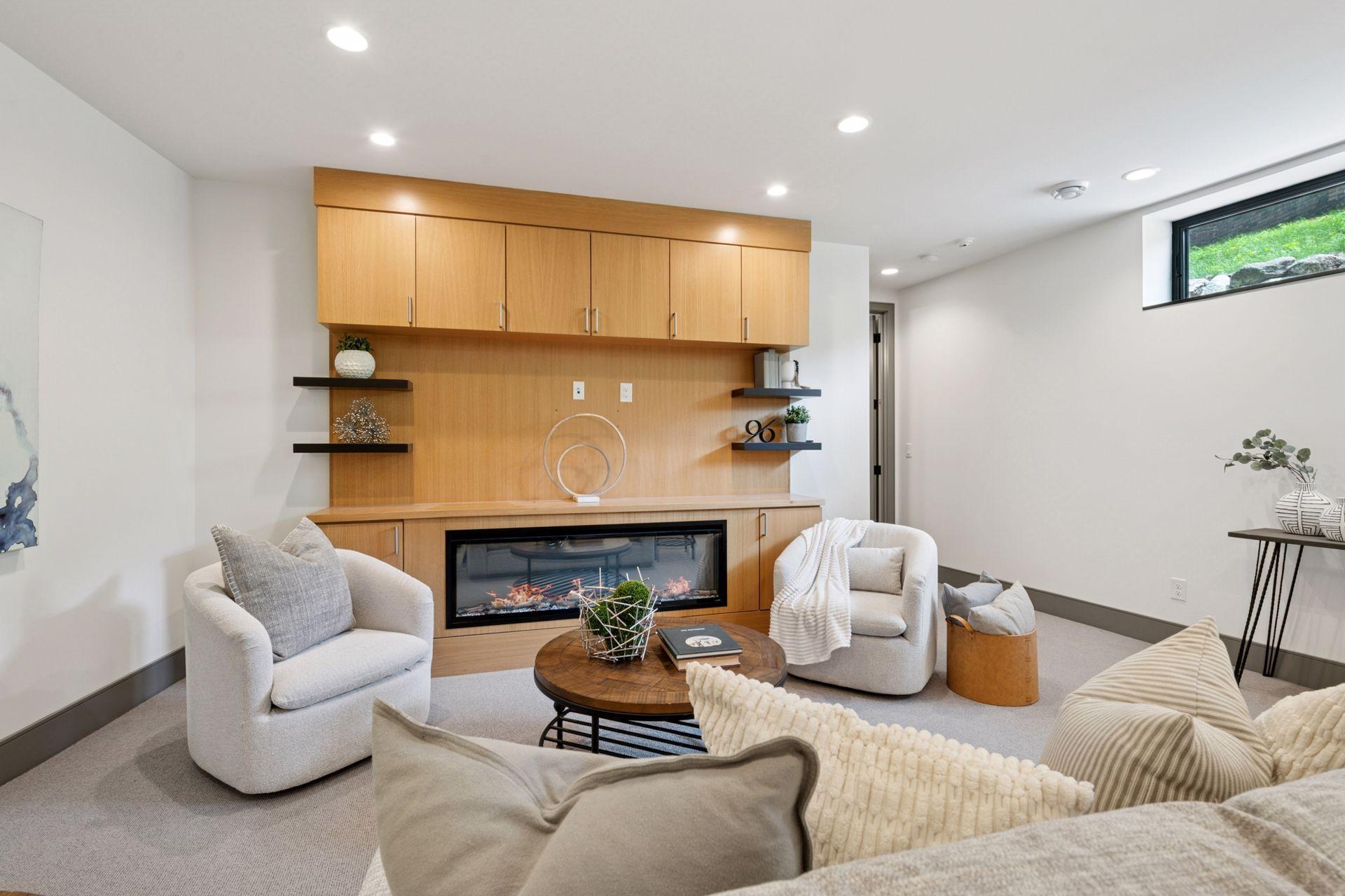 1726 Kenwood Parkway Unit: 100