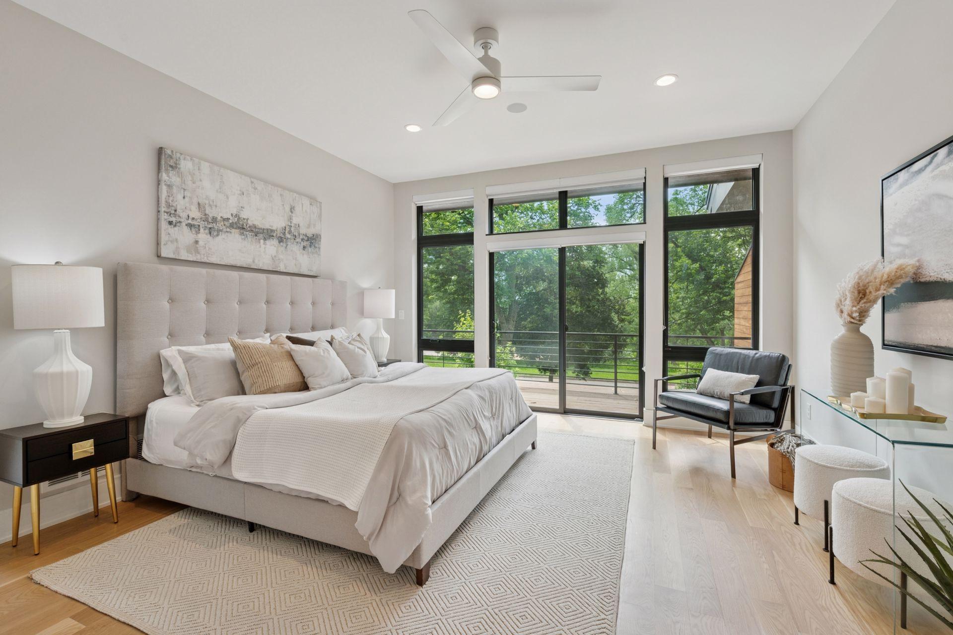 1726 Kenwood Parkway Unit: 100
