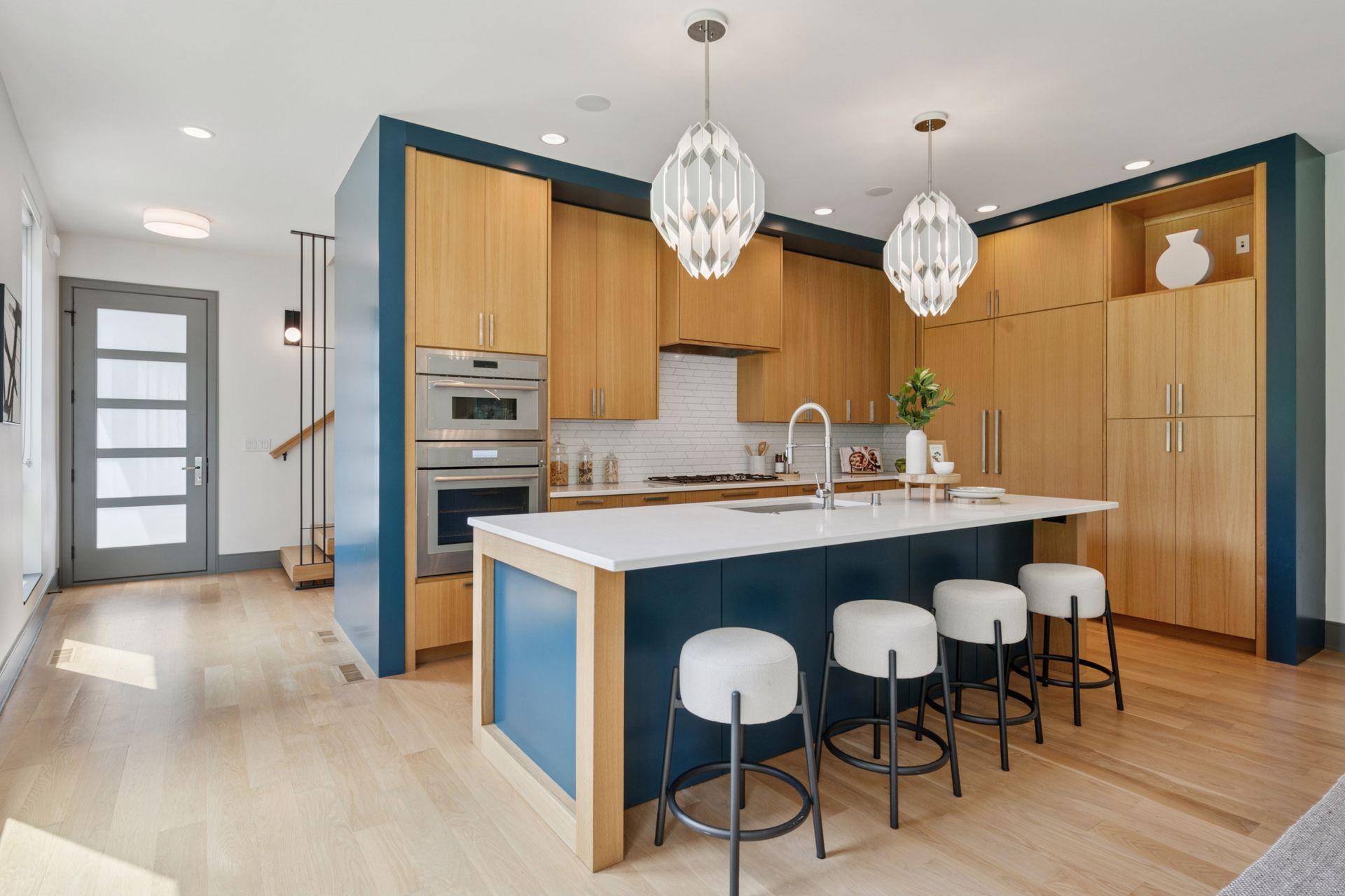 1726 Kenwood Parkway Unit: 100