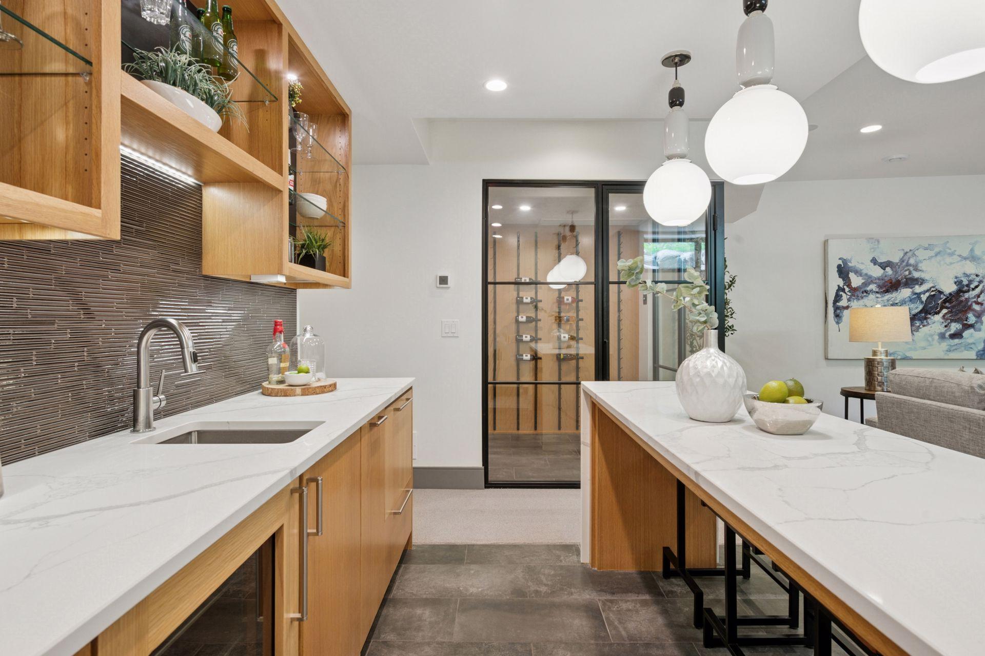1726 Kenwood Parkway Unit: 100