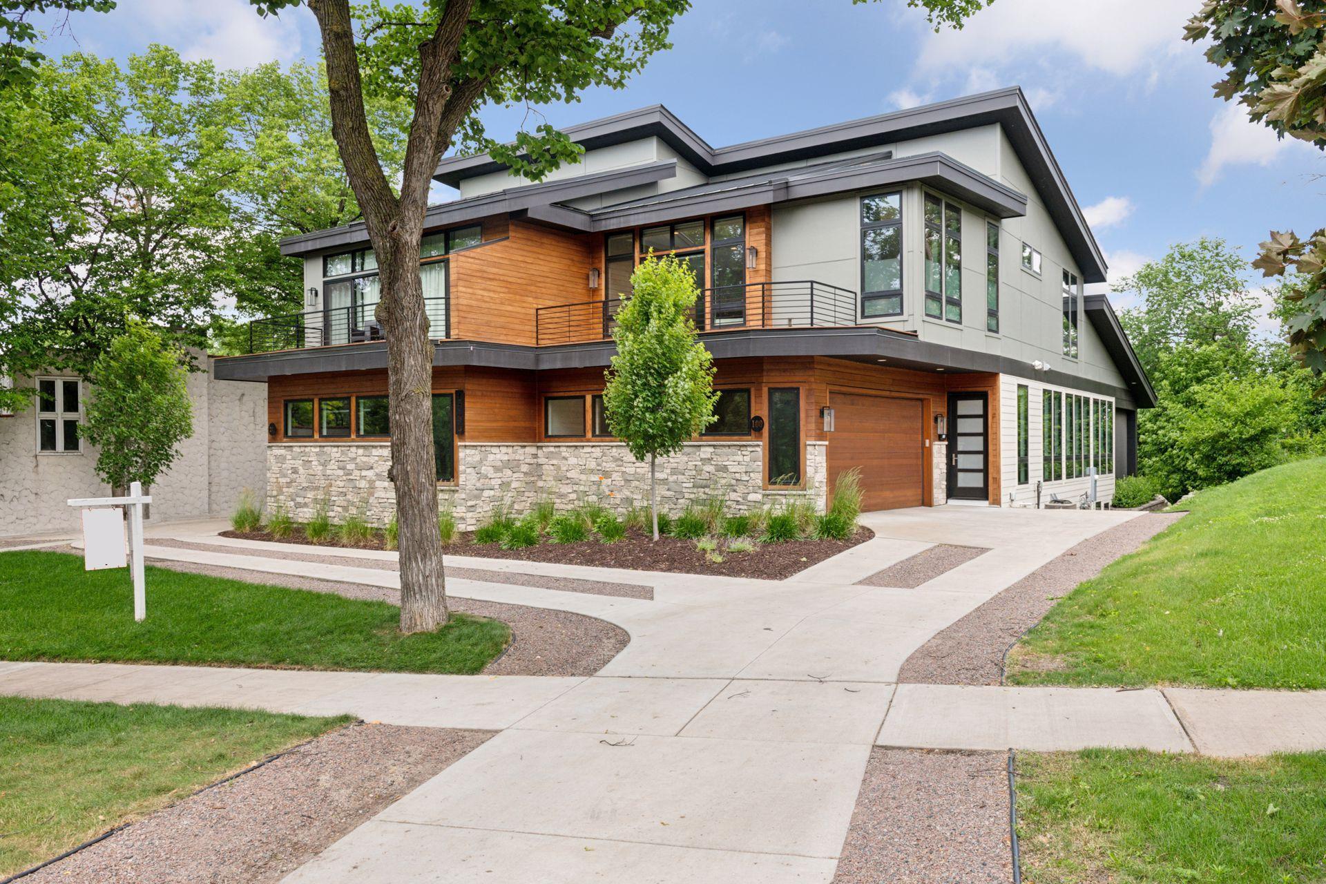 1726 Kenwood Parkway Unit: 100