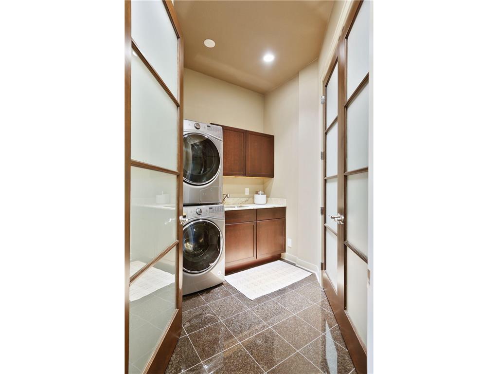 555 Oak Ridge Place Unit: 150