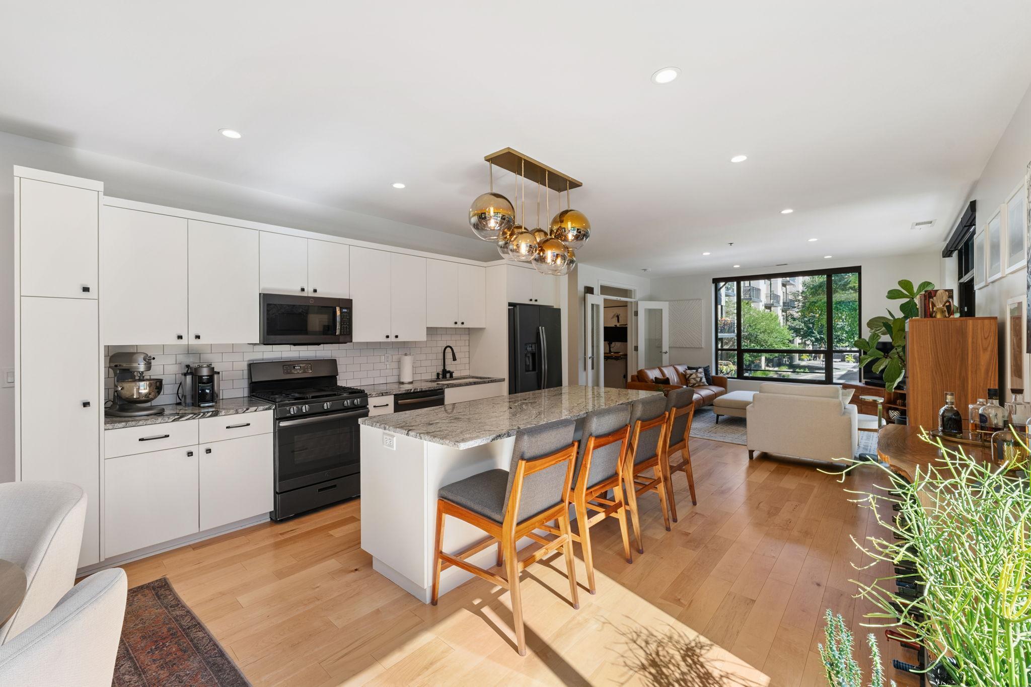 3104 W Lake Street Unit: 211