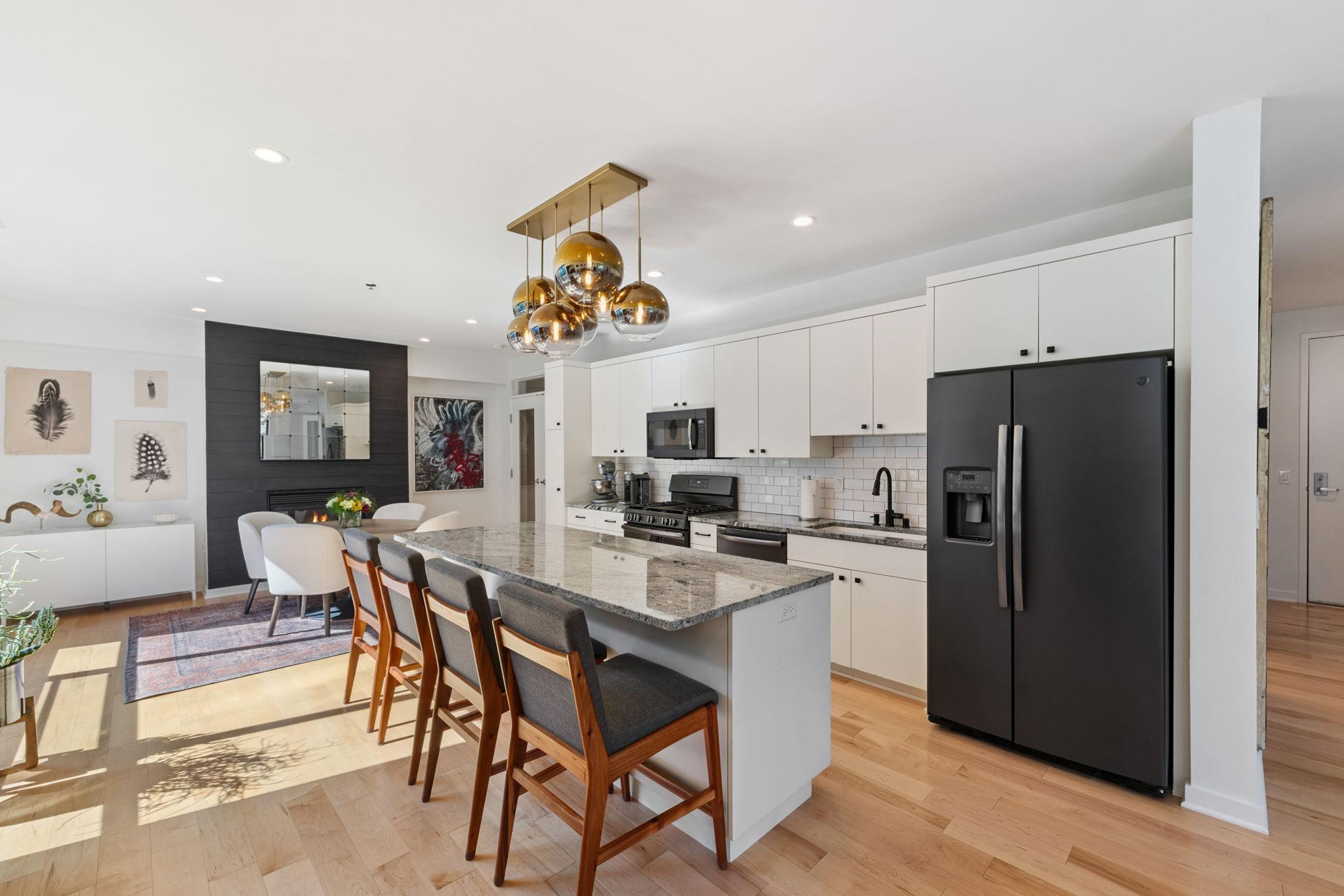 3104 W Lake Street Unit: 211