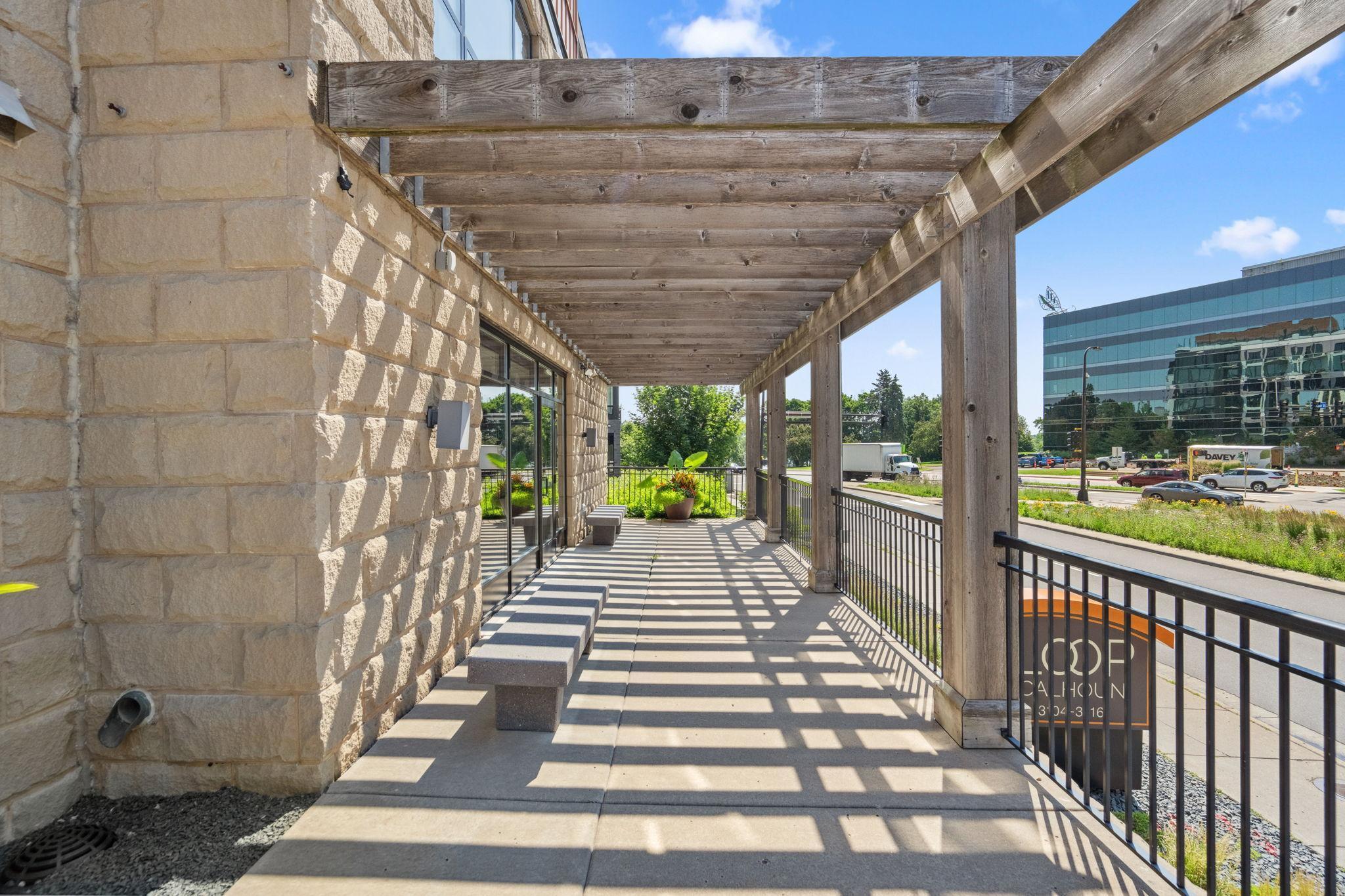 3104 W Lake Street Unit: 211