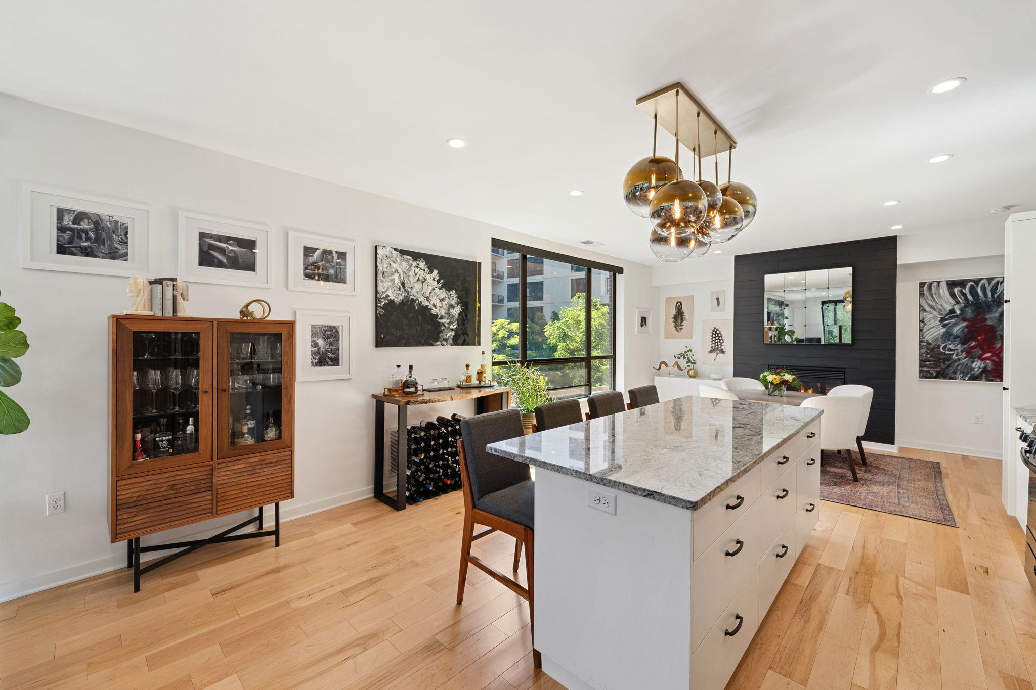 3104 W Lake Street Unit: 211