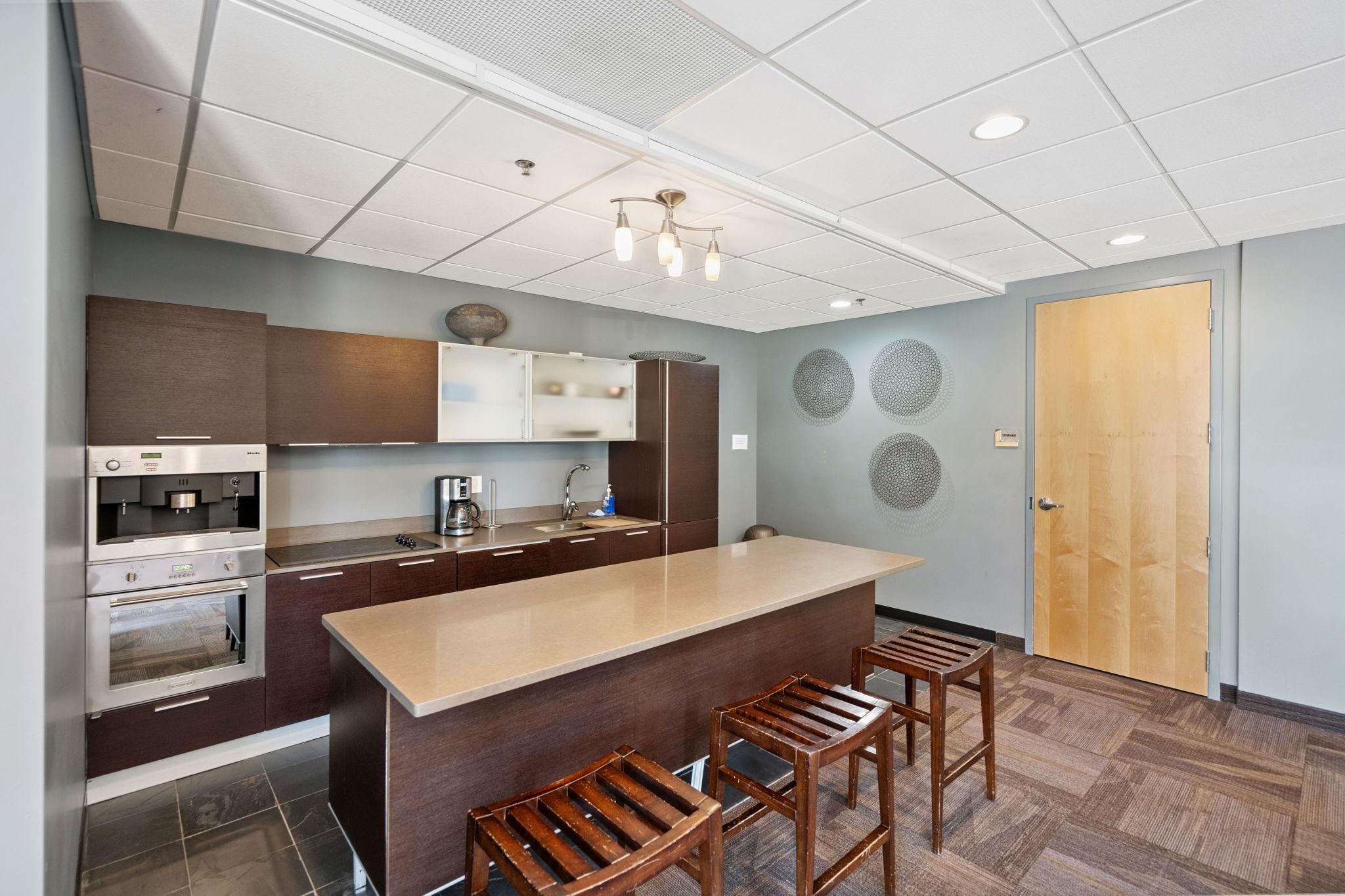 3104 W Lake Street Unit: 211