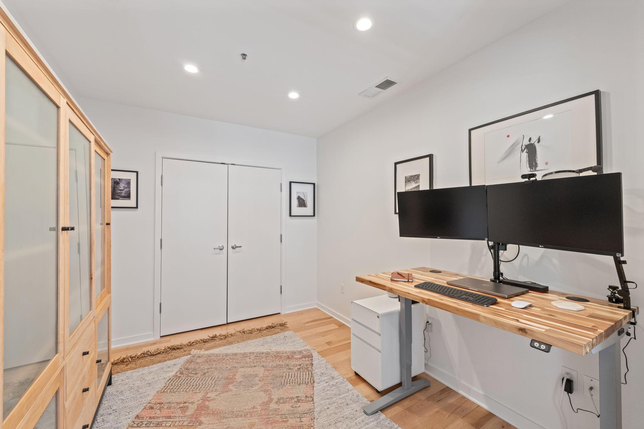 3104 W Lake Street Unit: 211