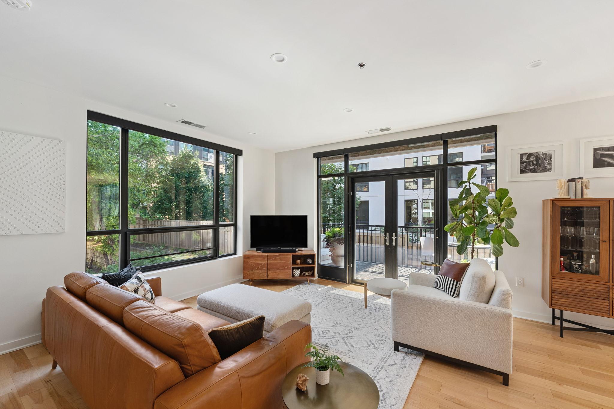 3104 W Lake Street Unit: 211