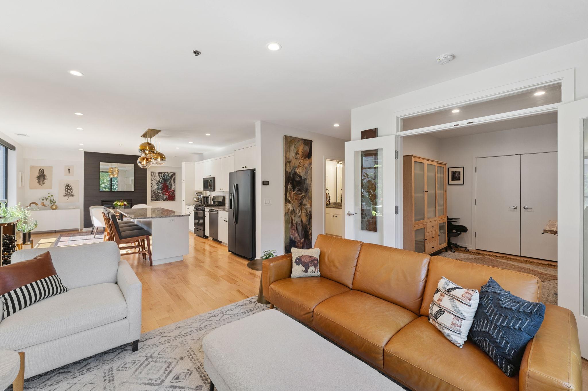 3104 W Lake Street Unit: 211