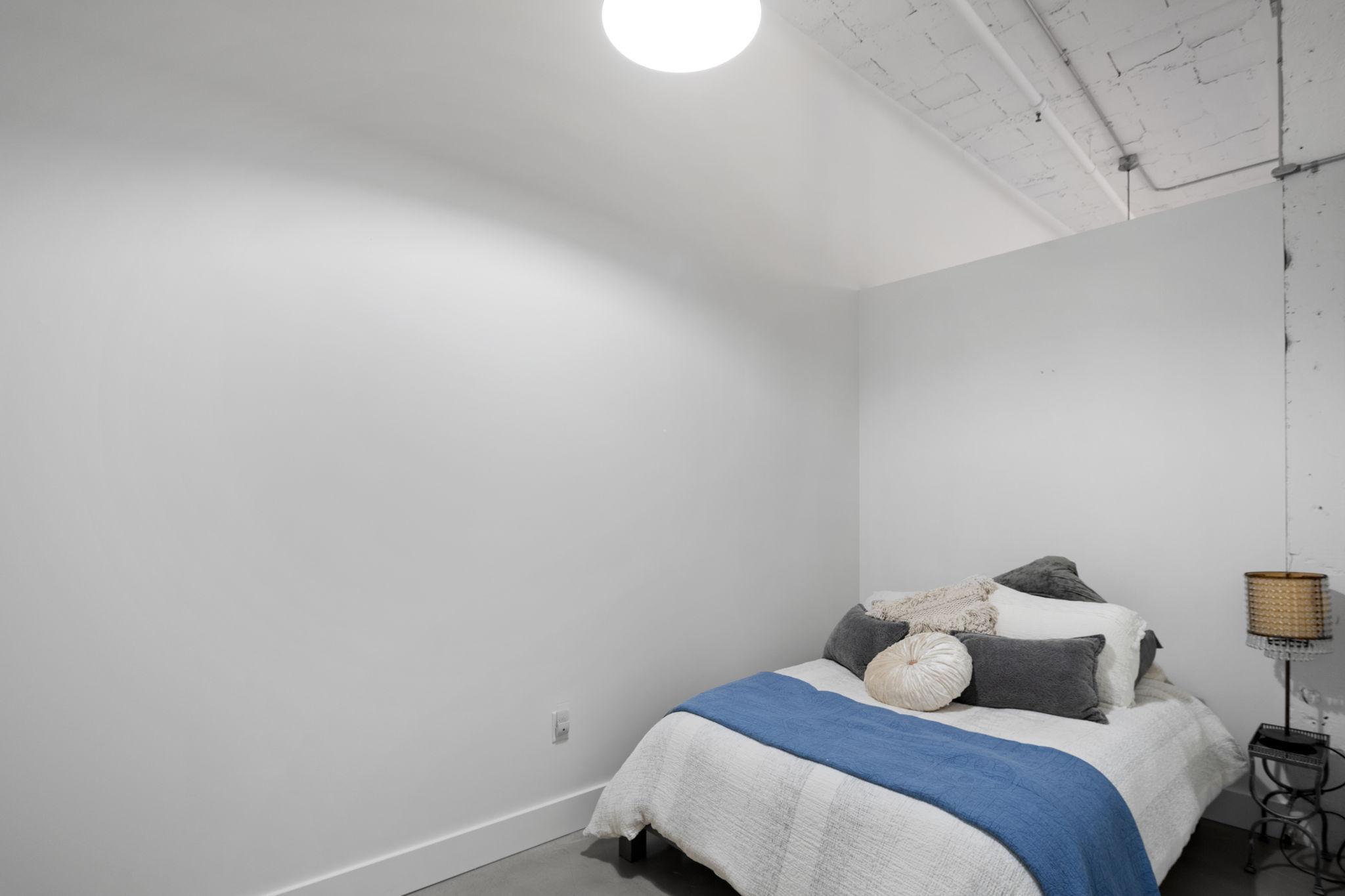 718 Washington Avenue N Unit: 602