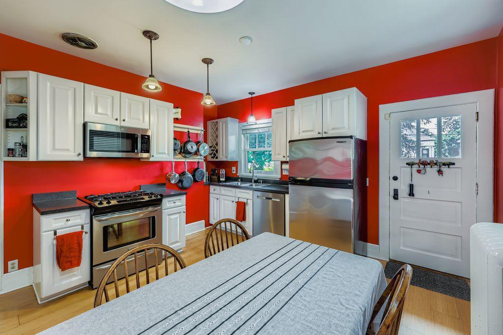 2632 Dupont Avenue S