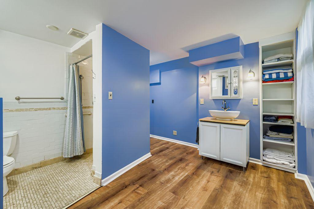 2632 Dupont Avenue S