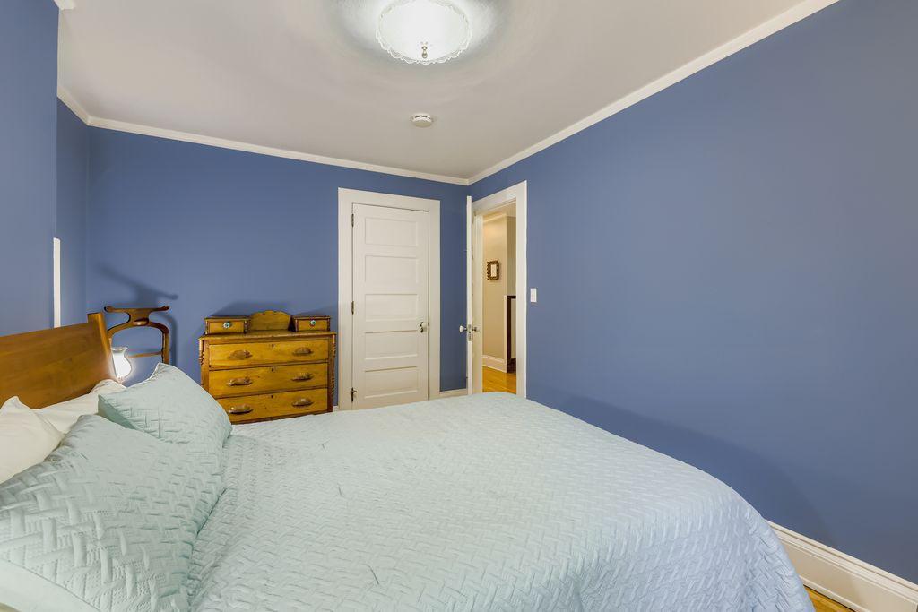 2632 Dupont Avenue S