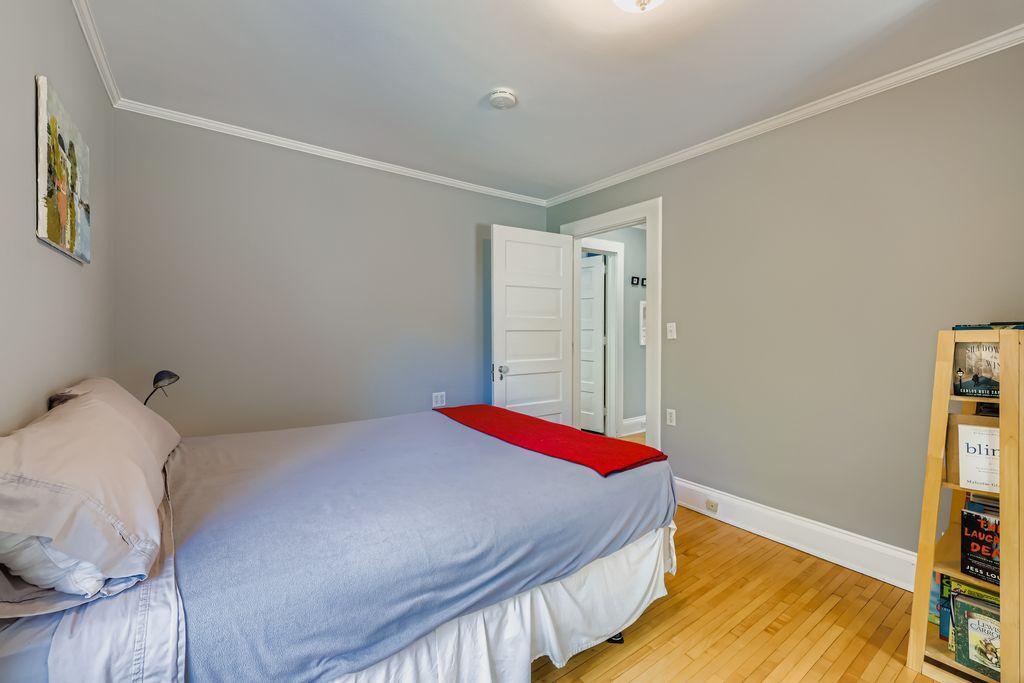 2632 Dupont Avenue S