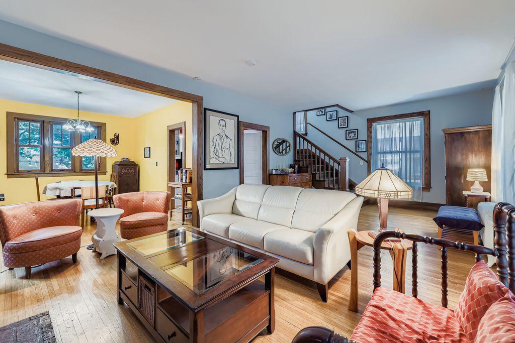 2632 Dupont Avenue S