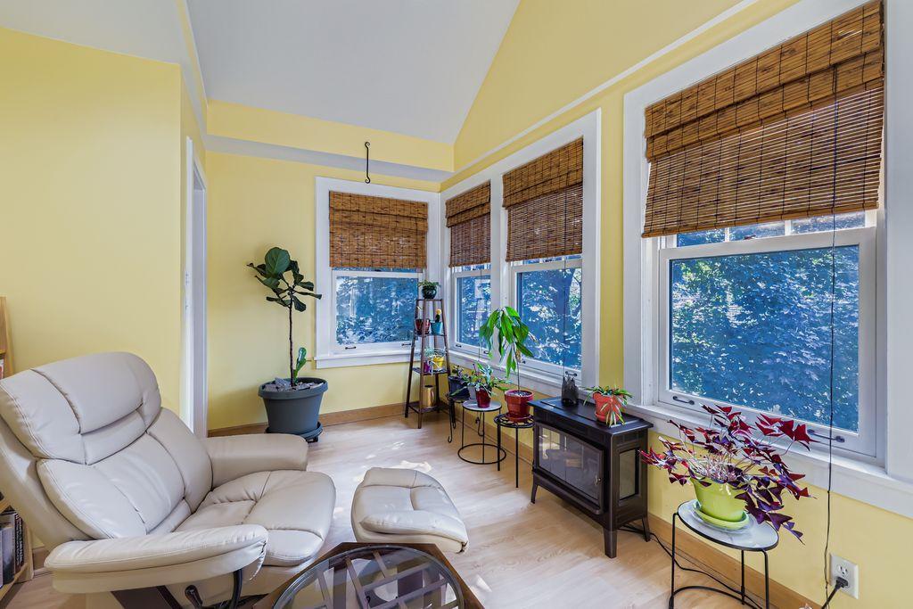 2632 Dupont Avenue S