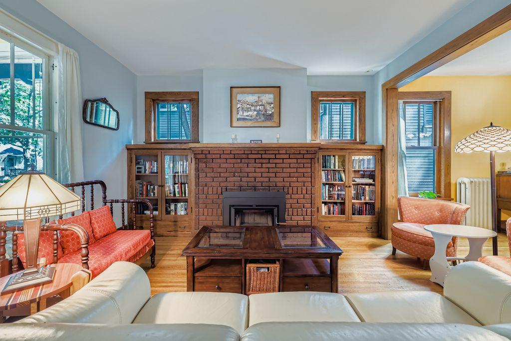 2632 Dupont Avenue S