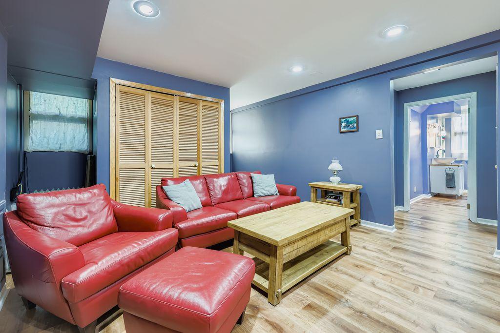 2632 Dupont Avenue S