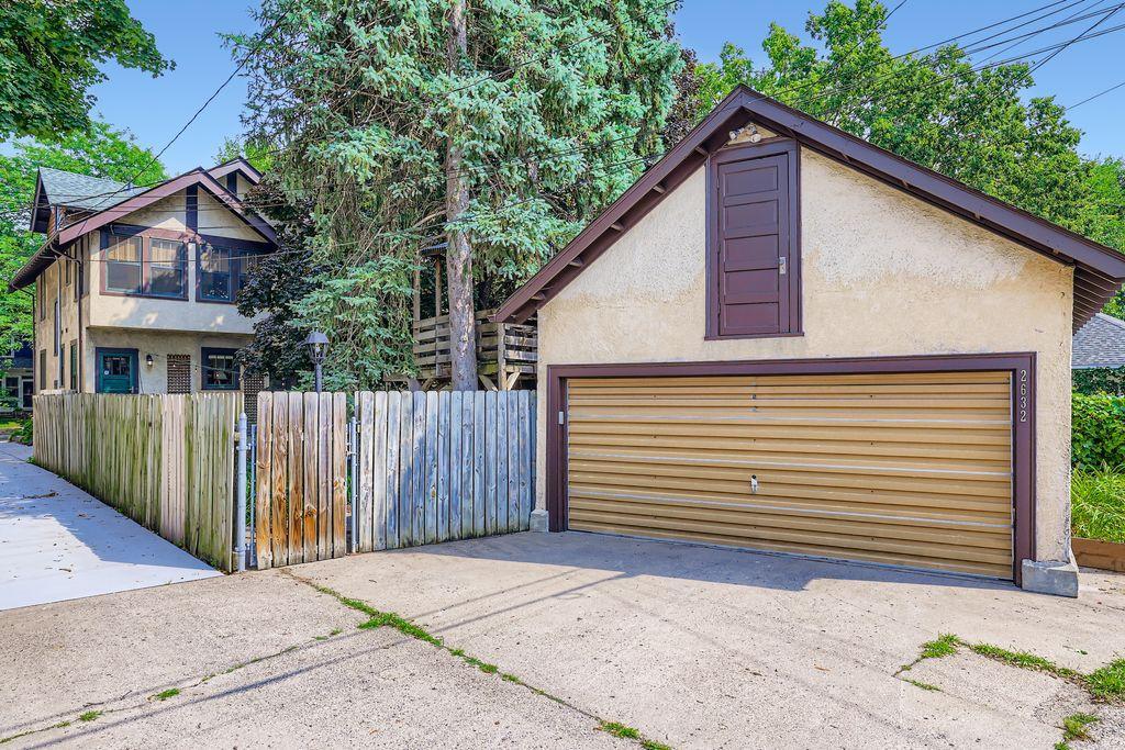 2632 Dupont Avenue S