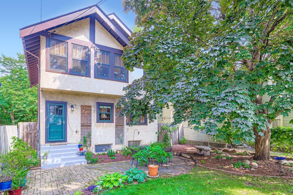 2632 Dupont Avenue S