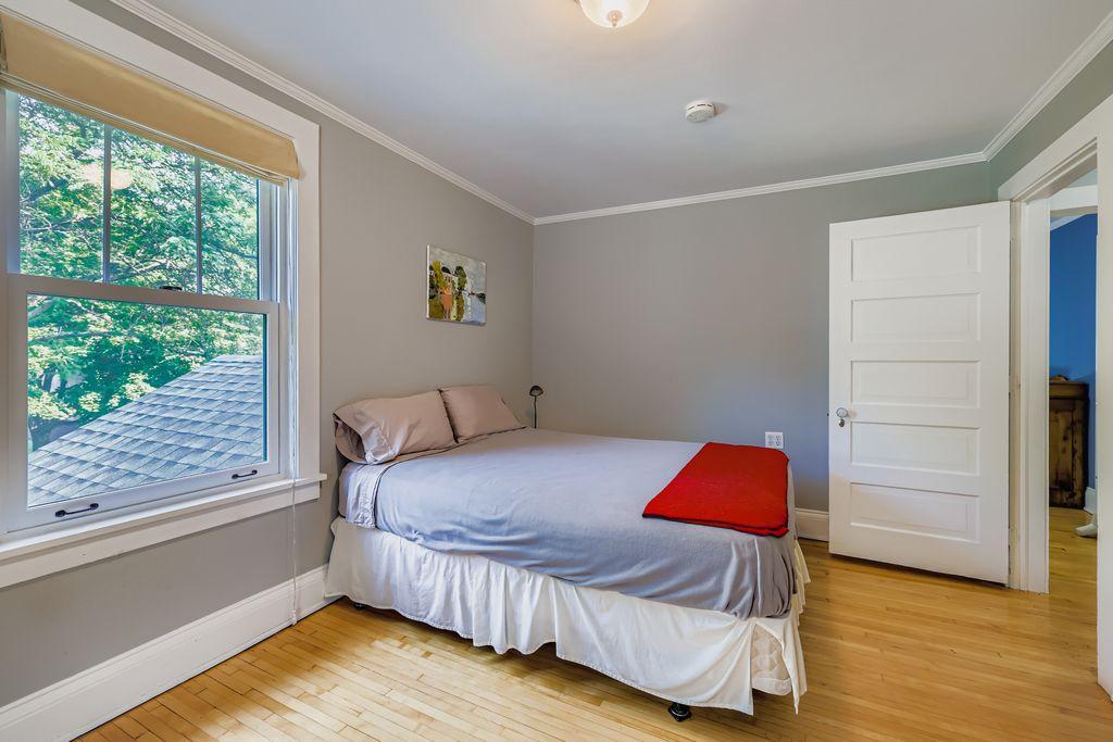 2632 Dupont Avenue S