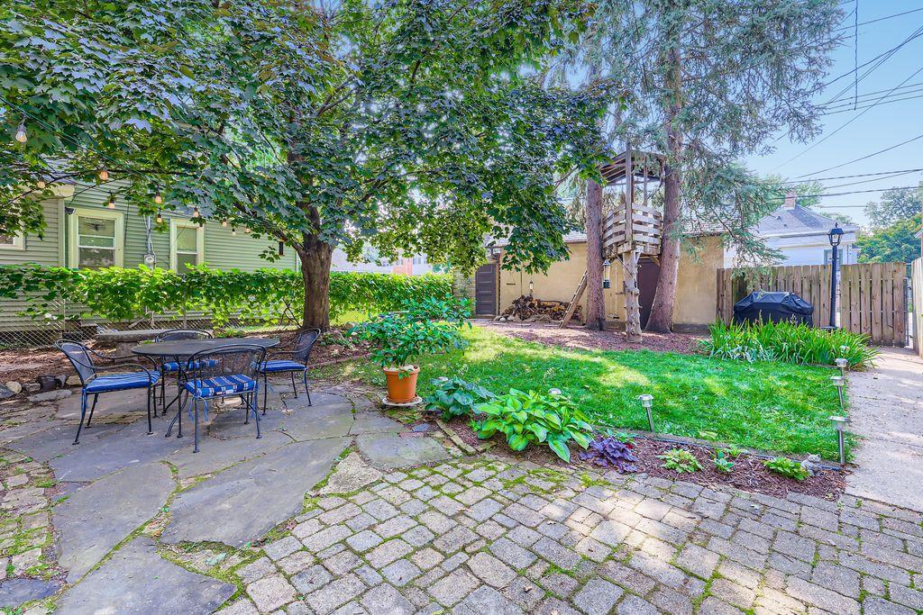 2632 Dupont Avenue S