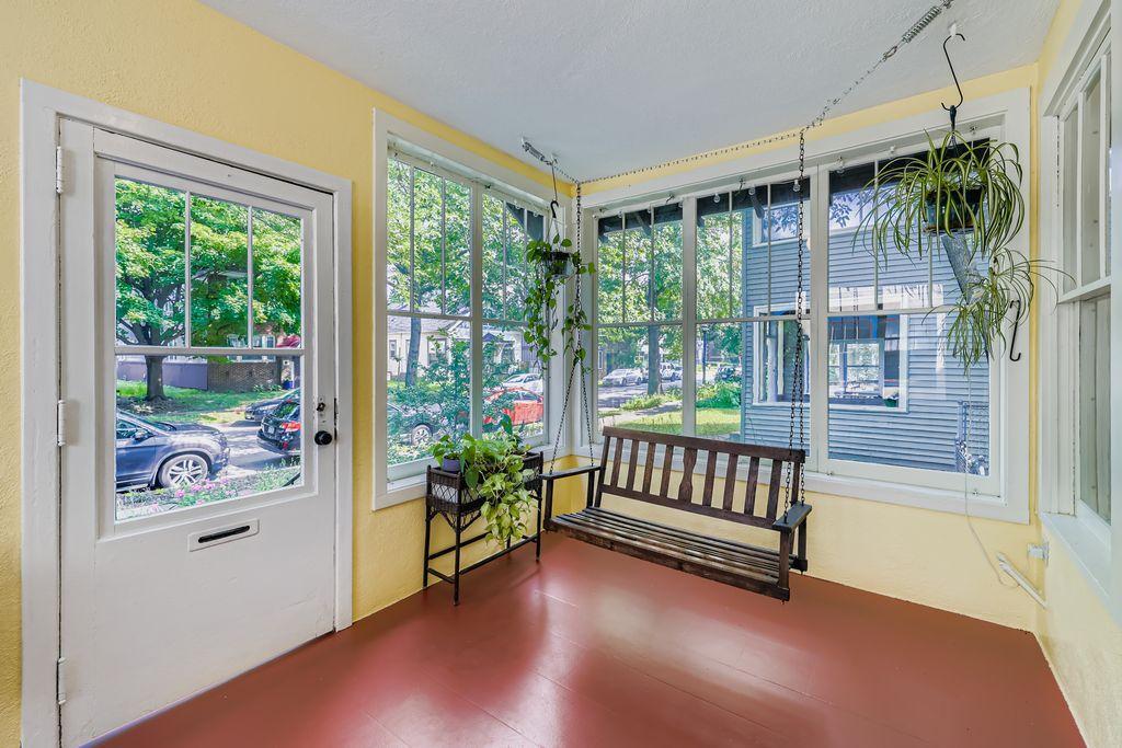 2632 Dupont Avenue S