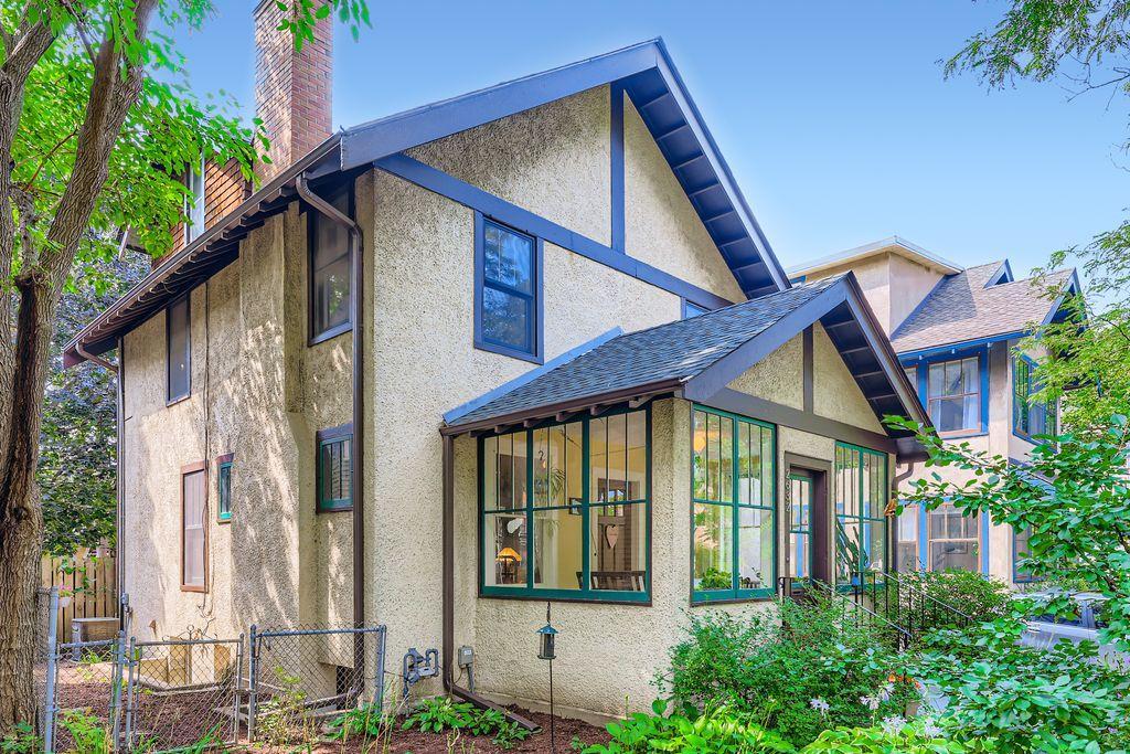 2632 Dupont Avenue S