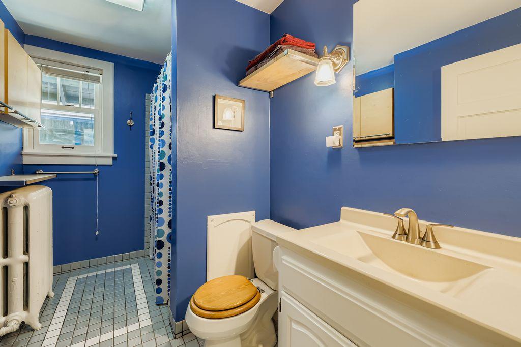 2632 Dupont Avenue S