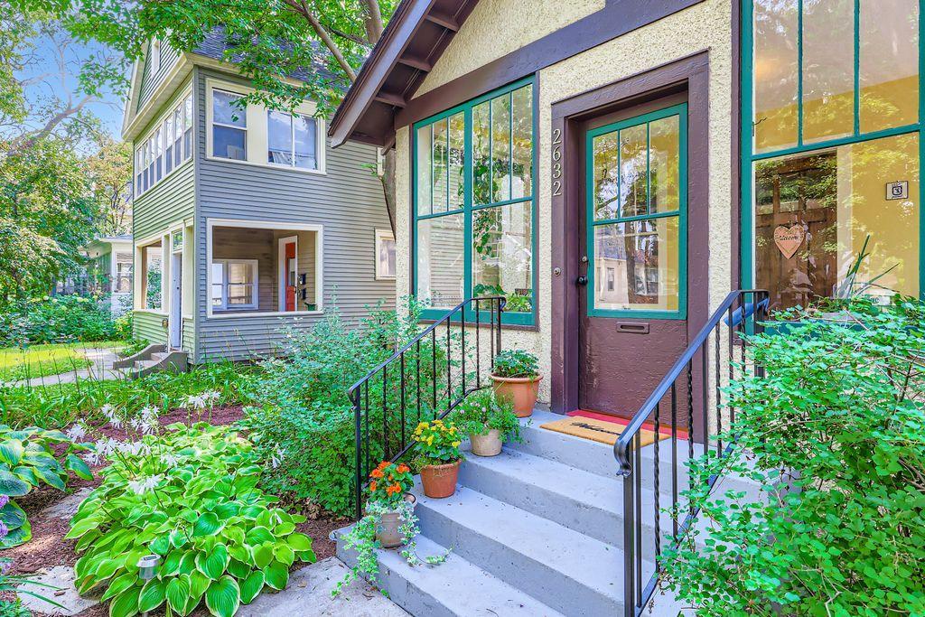 2632 Dupont Avenue S