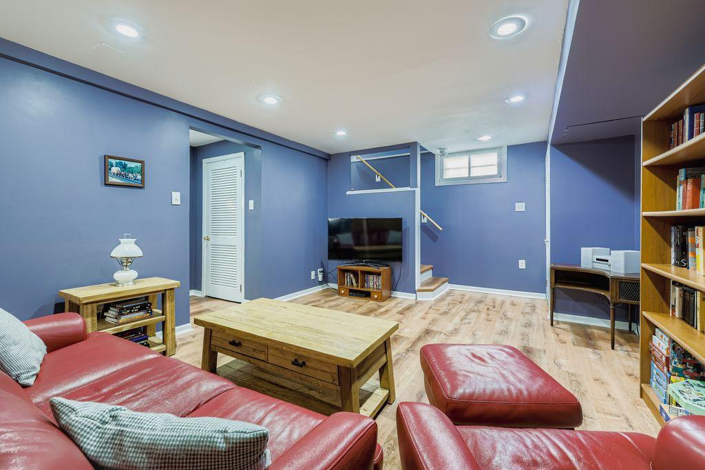 2632 Dupont Avenue S