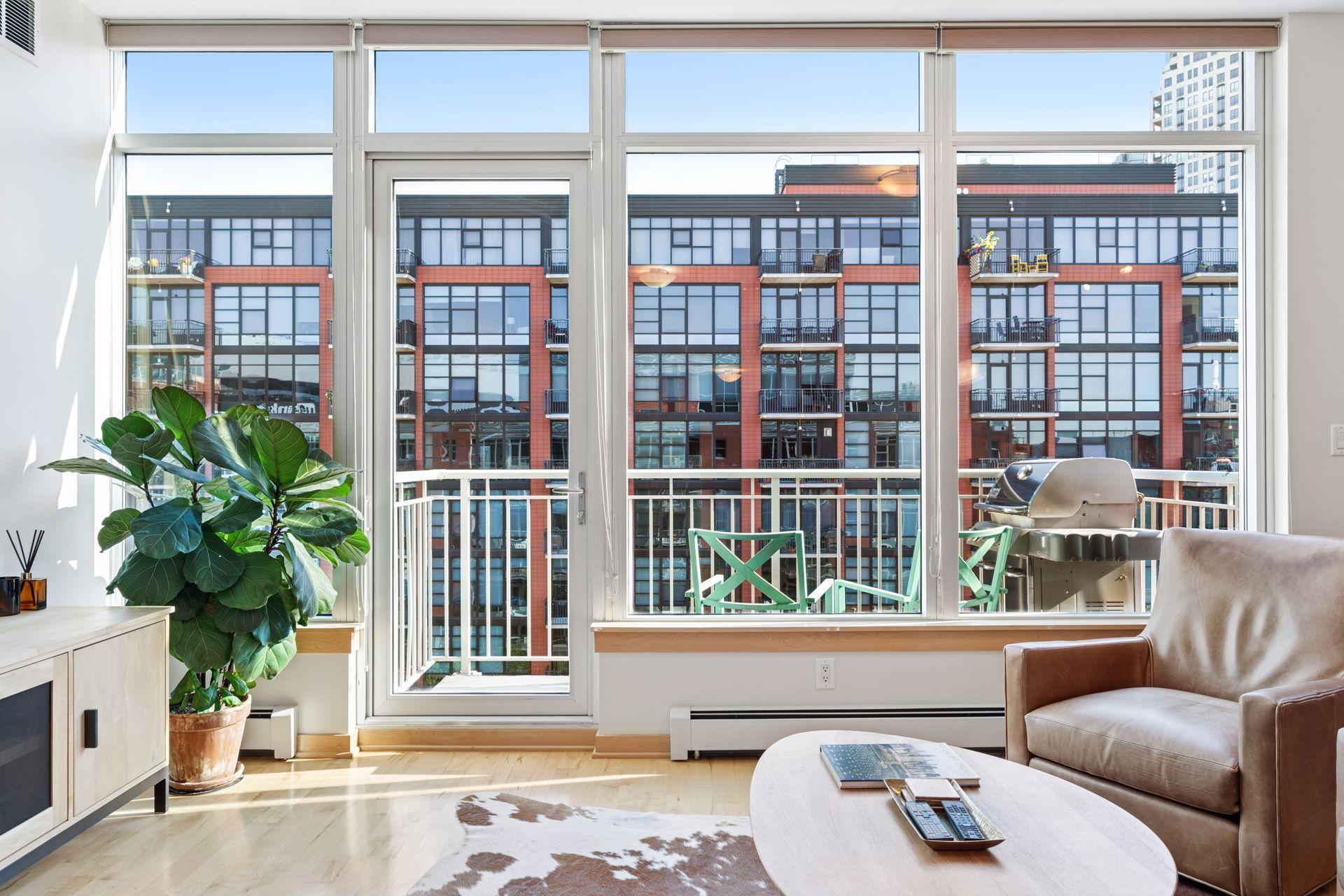 215 10th Avenue S Unit: 731