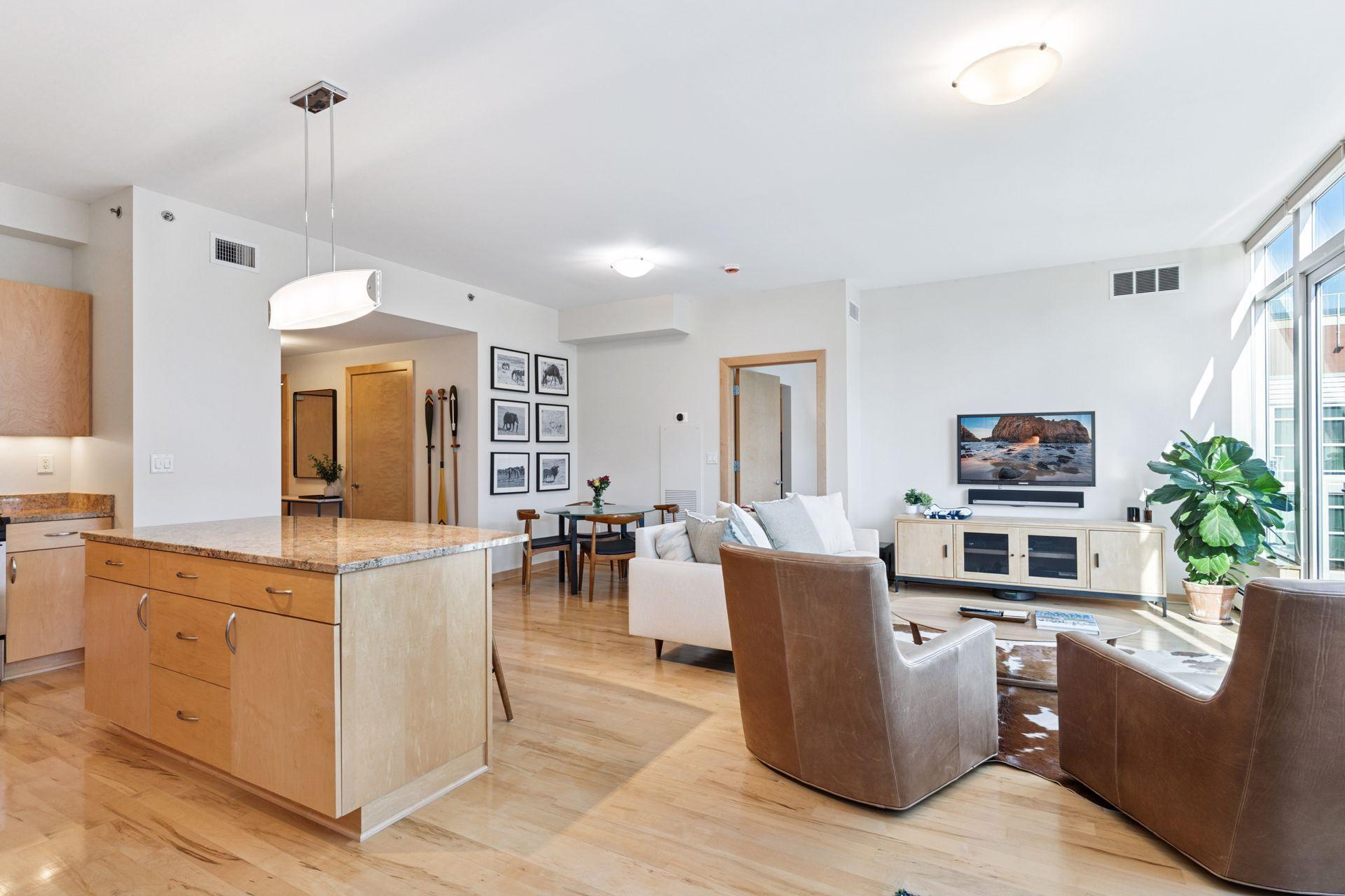 215 10th Avenue S Unit: 731