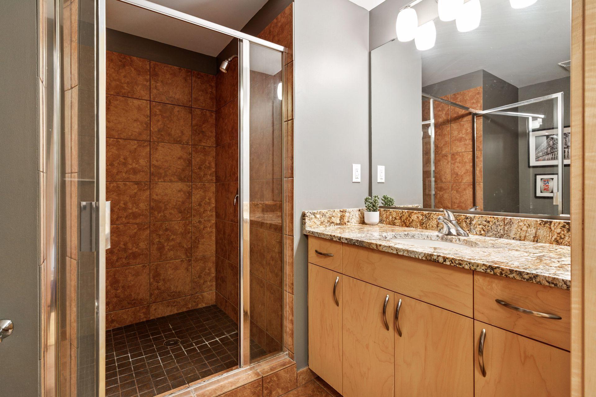 215 10th Avenue S Unit: 731