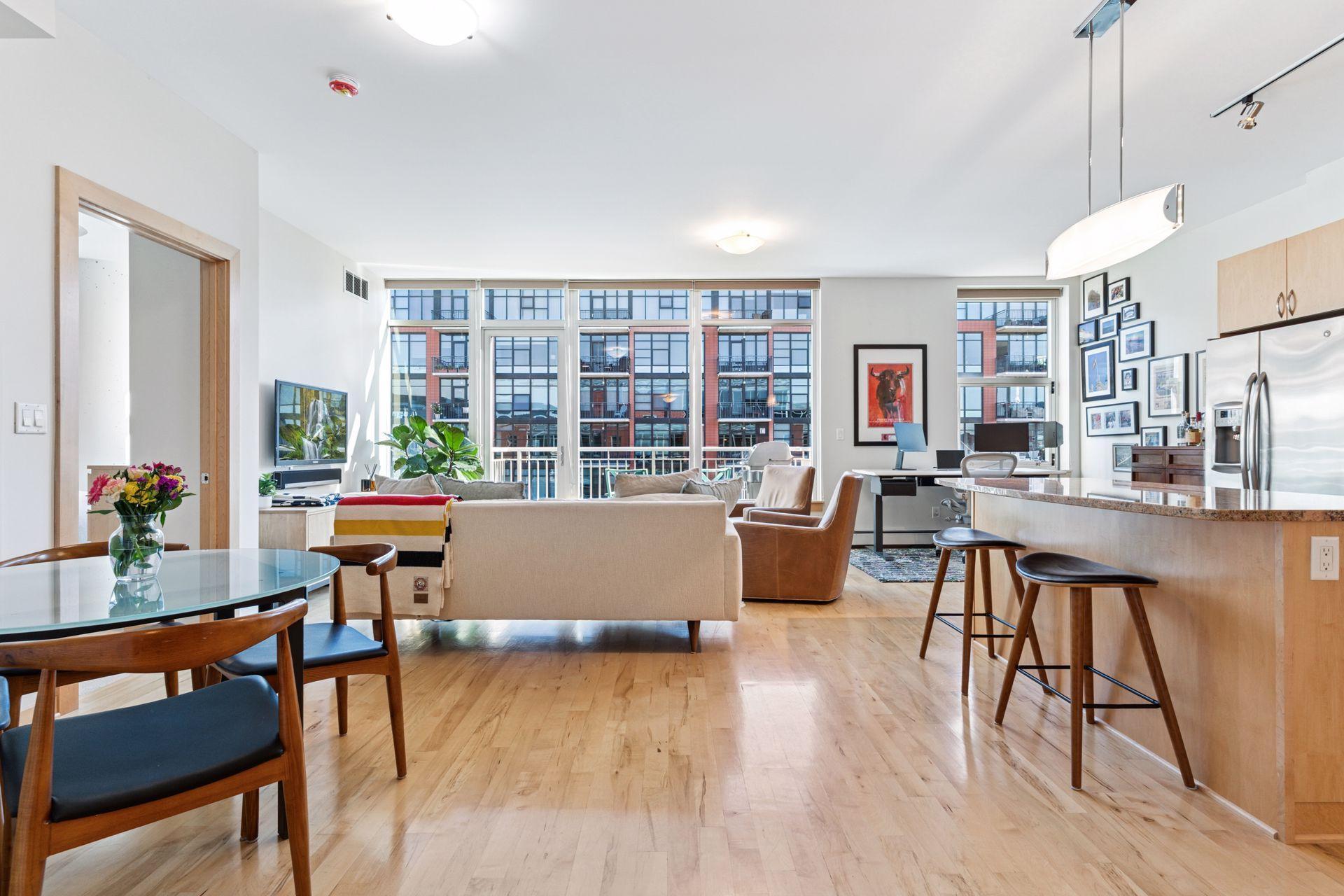 215 10th Avenue S Unit: 731