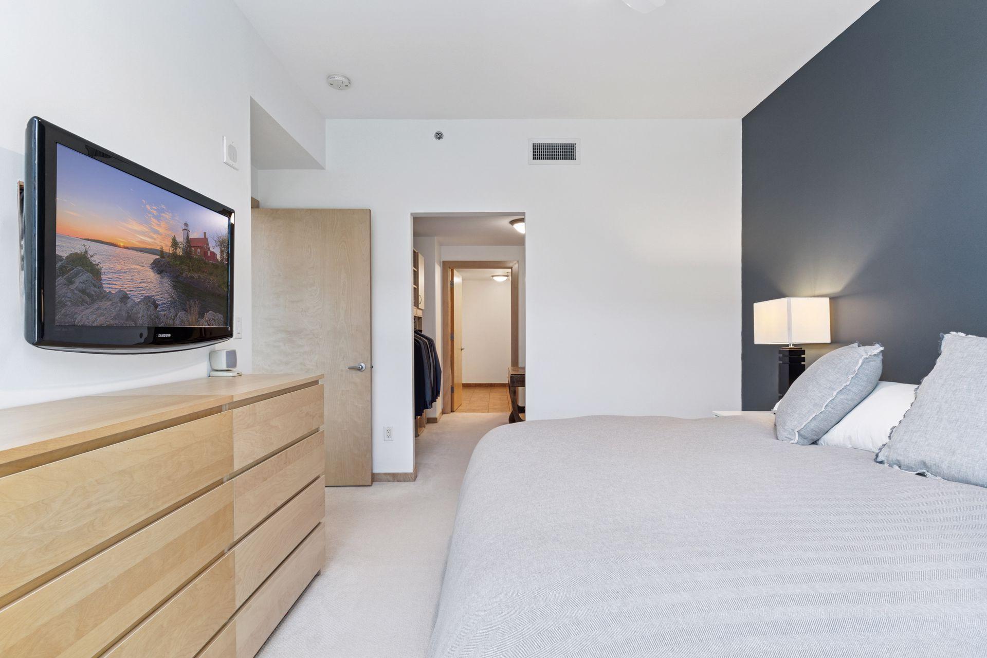 215 10th Avenue S Unit: 731