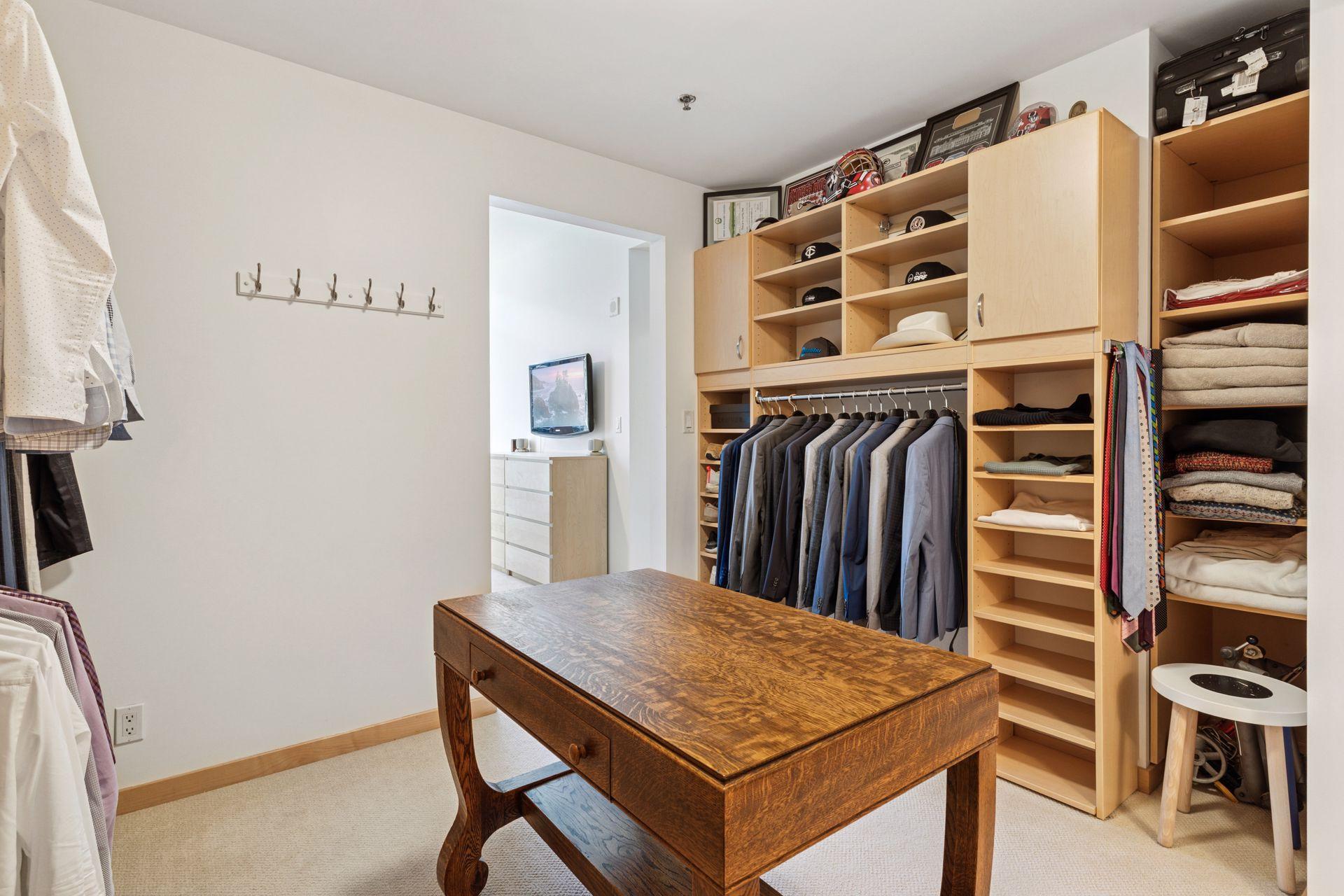 215 10th Avenue S Unit: 731