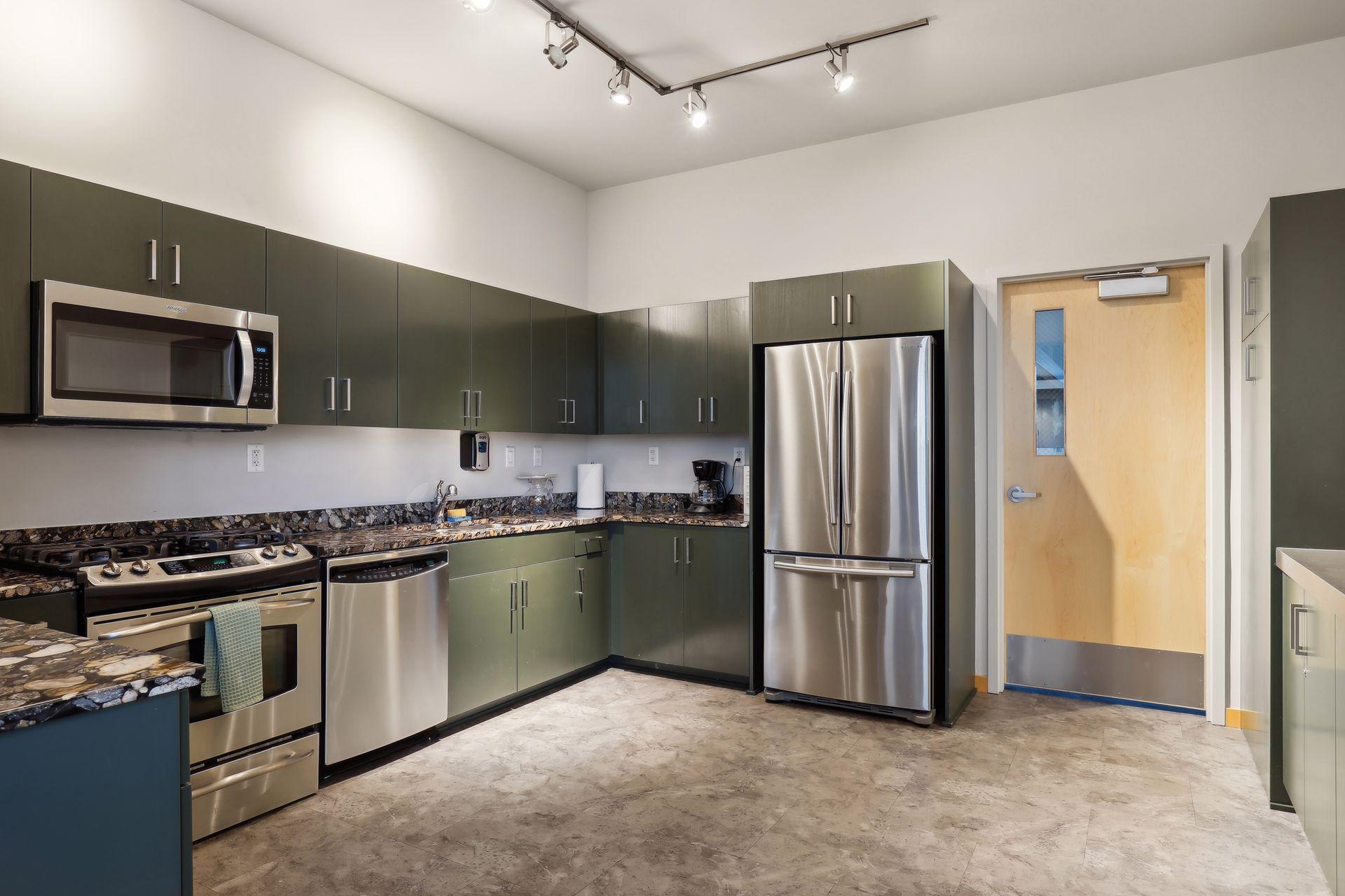 215 10th Avenue S Unit: 731