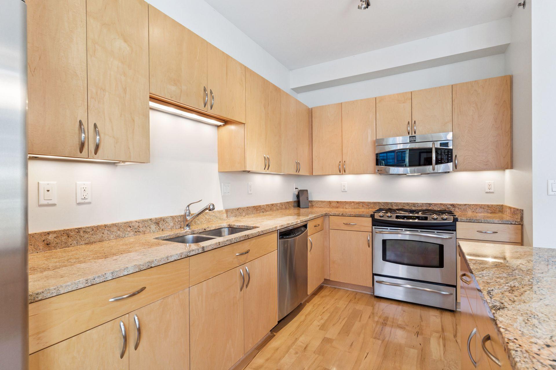 215 10th Avenue S Unit: 731
