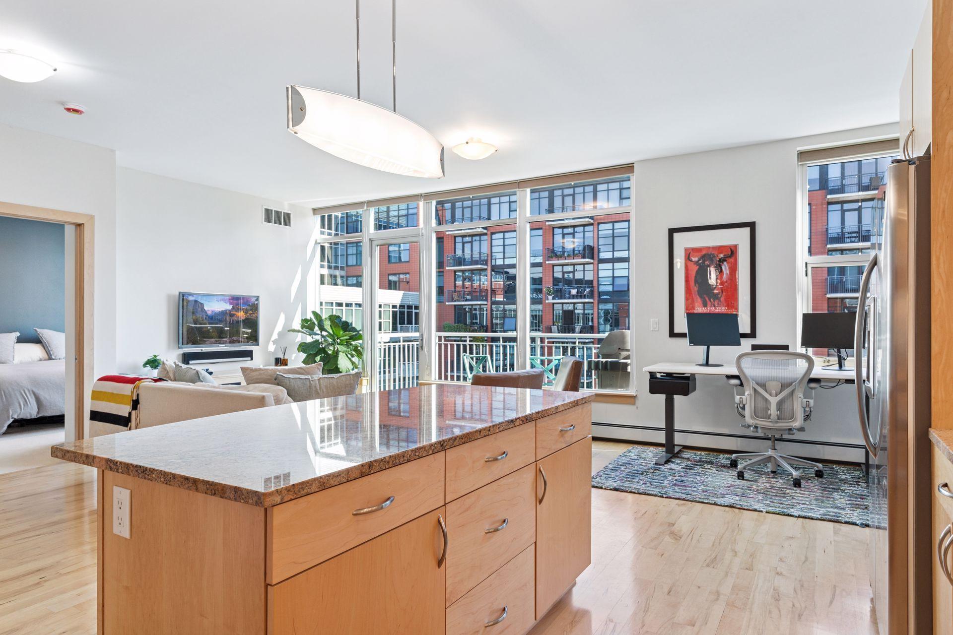 215 10th Avenue S Unit: 731