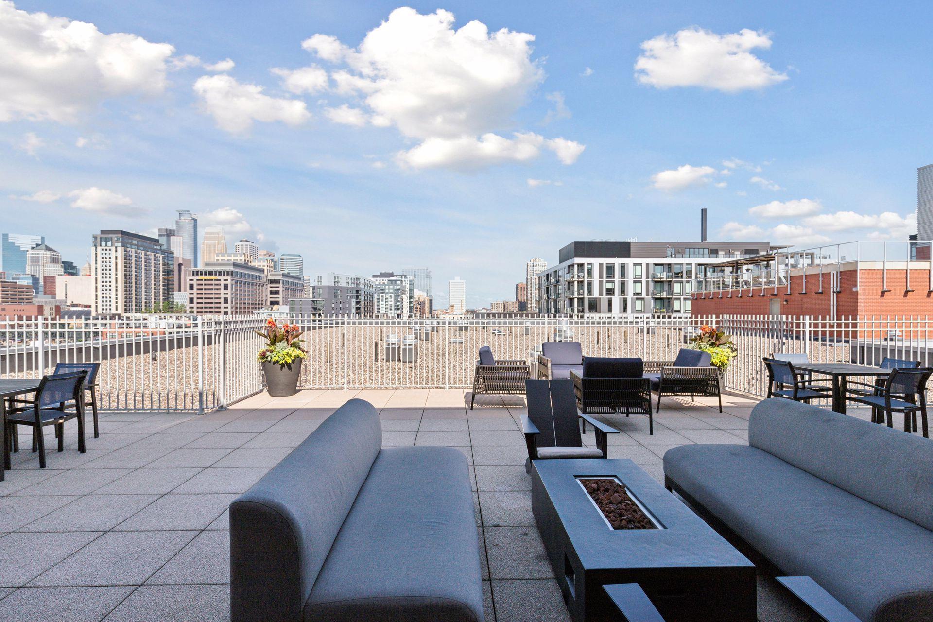 215 10th Avenue S Unit: 731