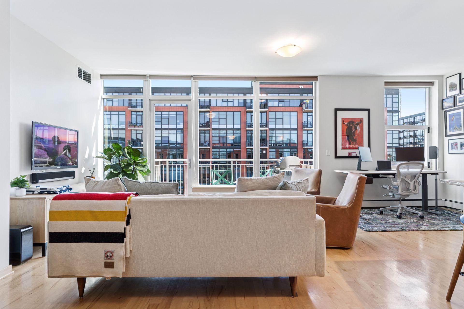 215 10th Avenue S Unit: 731